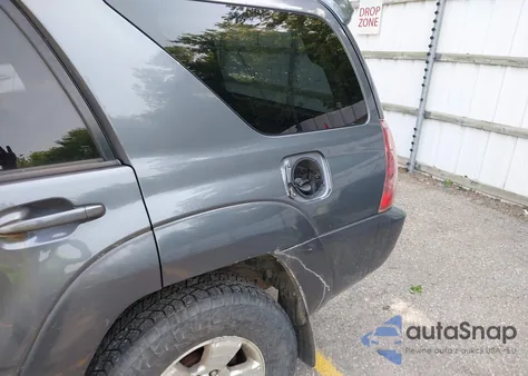 2004 Toyota 4Runner Sr5 V8 z USA, uszkodzony, nr VIN JTEBT14R240031458